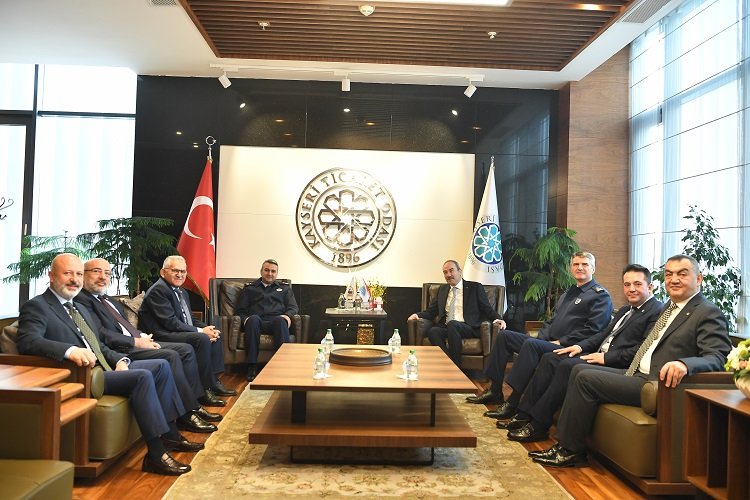 Kayseri Büyükşehir Mükemmellik Zirvesi’nde