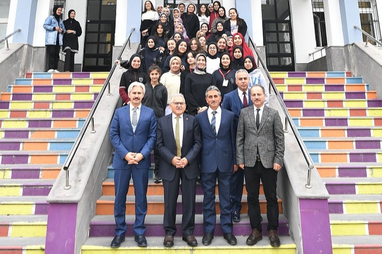 Memduh Büyükkılıç Kariyer Günleri’ne katıldı