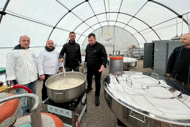 Bursa’nın seyyar mutfak ekibi Kırıkhan’da