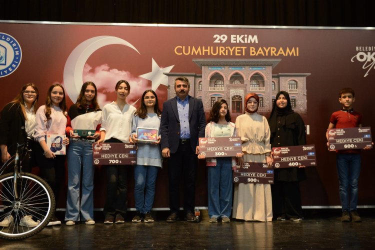 29 Ekim’i en iyi anlatan öğrenciler Yıldırım’da ödüllendirildi