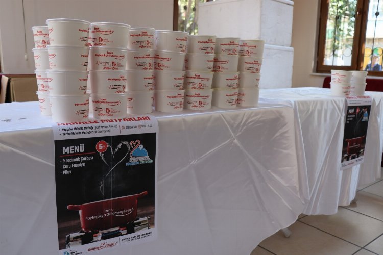 İzmit Mahalle Mutfağını kurdu… Üç çeşit yemek 5 TL