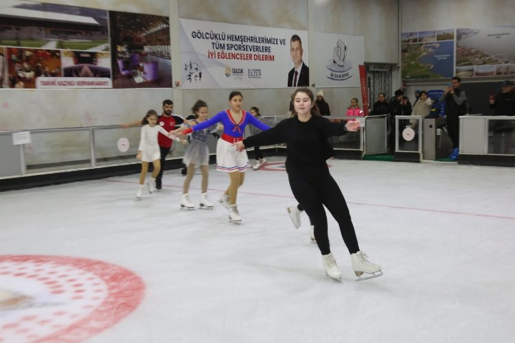 Kocaeli Gölcük’te buz pisti bakım sonrası yeniden hizmette