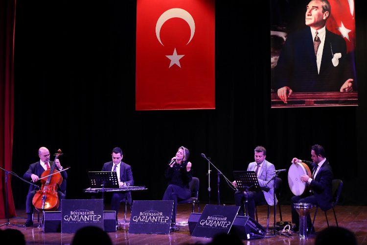 Gaziantep Atatürk’ü şarkılarla andı