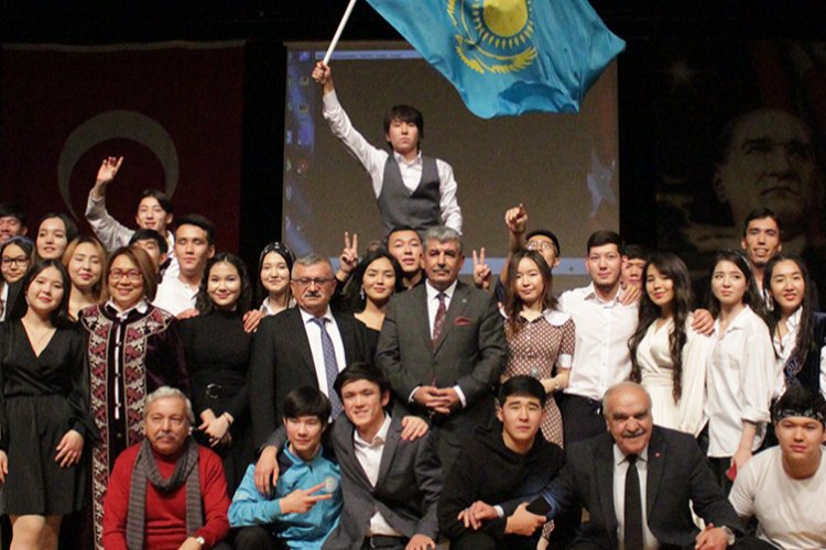 Kazakistan’ın bağımsızlığına coşkulu kutlama