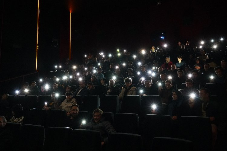 Konya’da gençler aileleriyle sinemada buluştu
