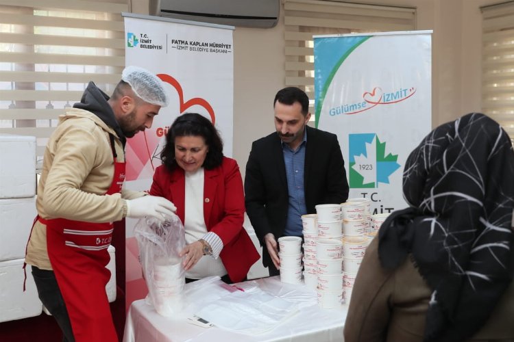 ‘Mahalle Mutfakları’ İzmit’te yüreklere dokunuyor