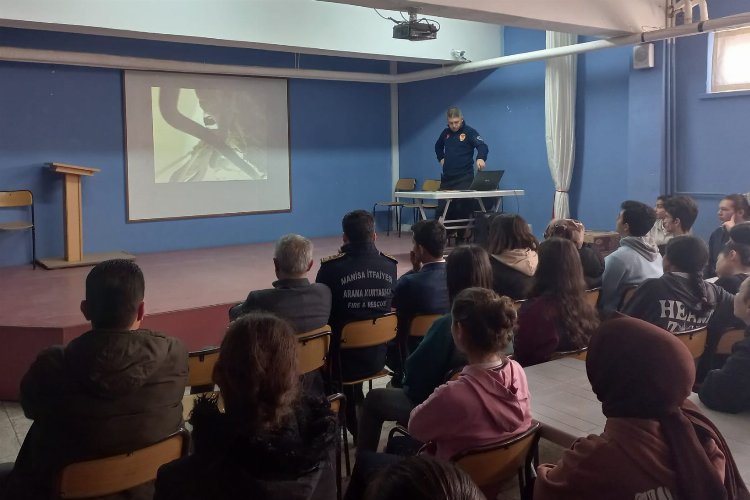 Manisa’da ‘ateşin kahramanları’ Demircili gençlerle buluştu