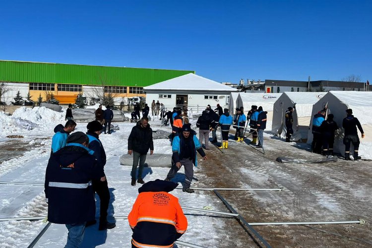 Bursa’da CHP’li belediyelerden afet bölgesine 231 tır gitti